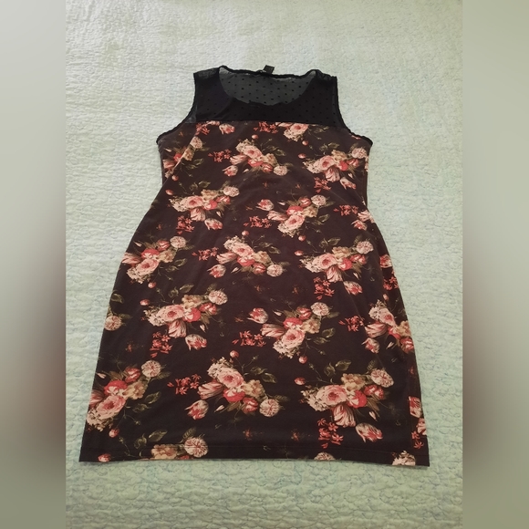 H&M floral dress with mesh polka dots - Picture 9 of 16